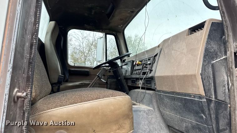 image for item EM2499 1992 International 8100 semi truck