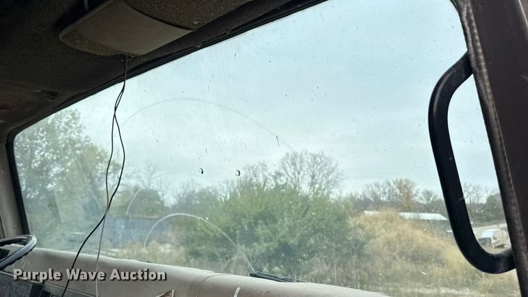 image for item EM2499 1992 International 8100 semi truck