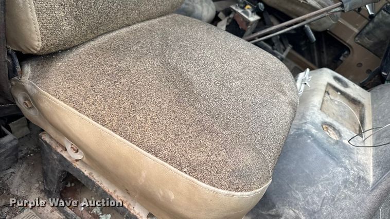 image for item EM2499 1992 International 8100 semi truck