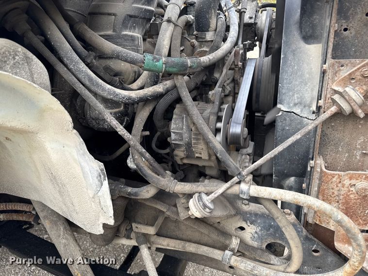 image for item EM2499 1992 International 8100 semi truck