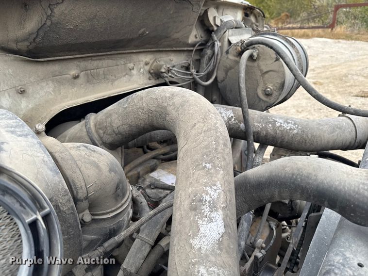 image for item EM2499 1992 International 8100 semi truck