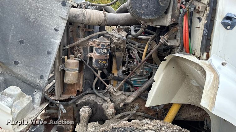 image for item EM2499 1992 International 8100 semi truck