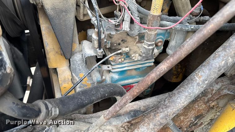 image for item EM2499 1992 International 8100 semi truck