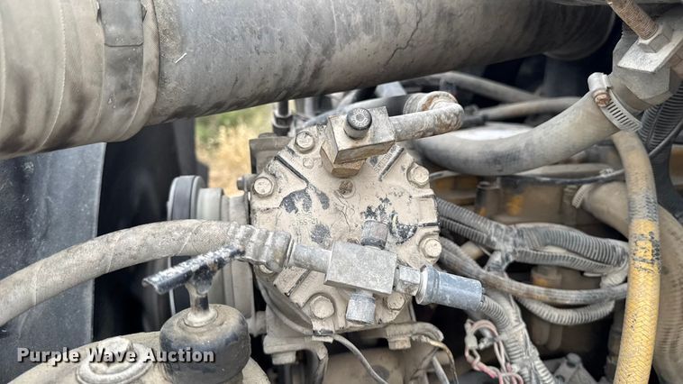 image for item EM2499 1992 International 8100 semi truck