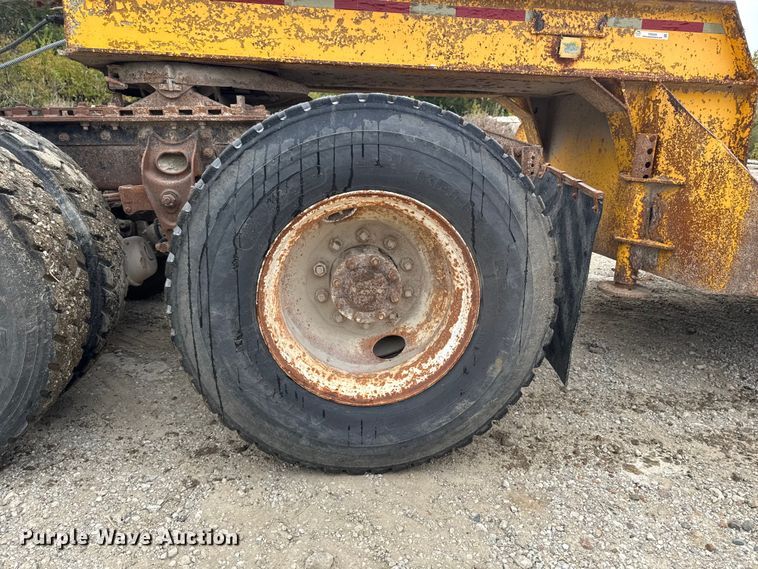 image for item EM2499 1992 International 8100 semi truck