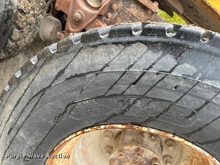 image for item EM2499 1992 International 8100 semi truck