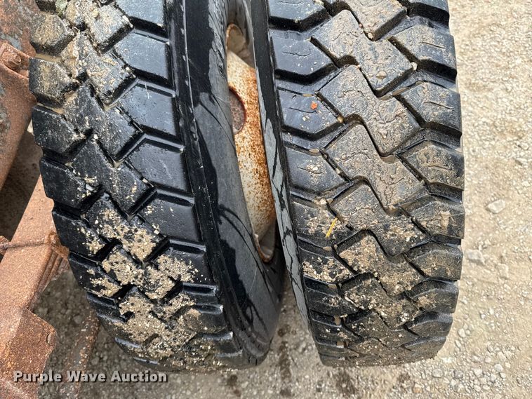 image for item EM2499 1992 International 8100 semi truck