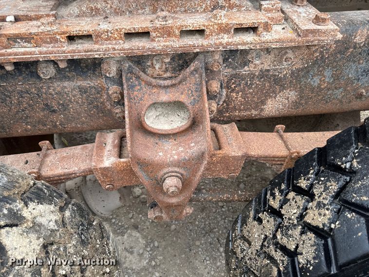 image for item EM2499 1992 International 8100 semi truck