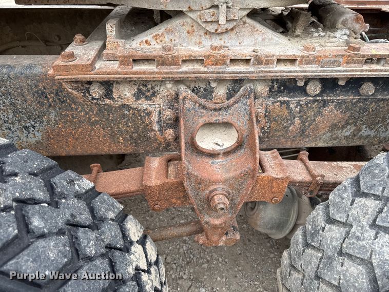 image for item EM2499 1992 International 8100 semi truck