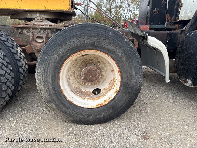 image for item EM2499 1992 International 8100 semi truck