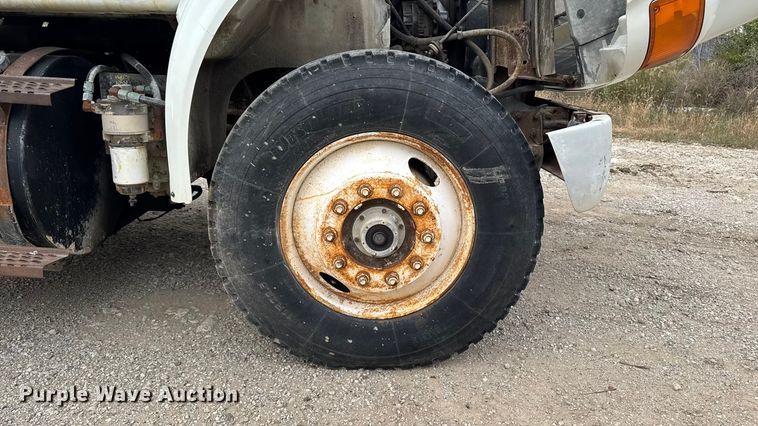 image for item EM2499 1992 International 8100 semi truck