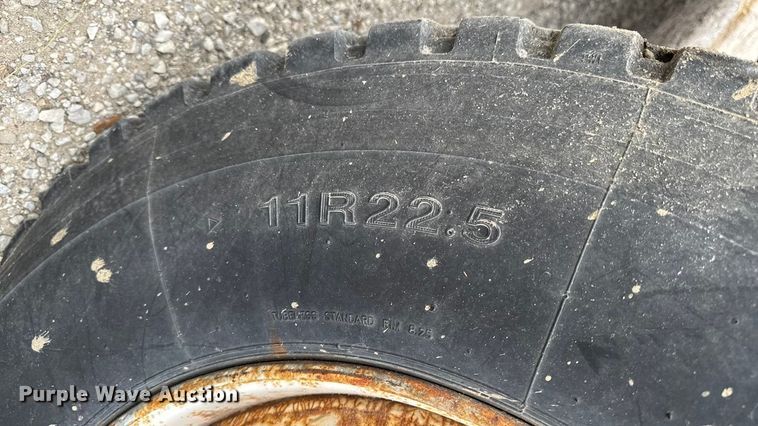 image for item EM2499 1992 International 8100 semi truck