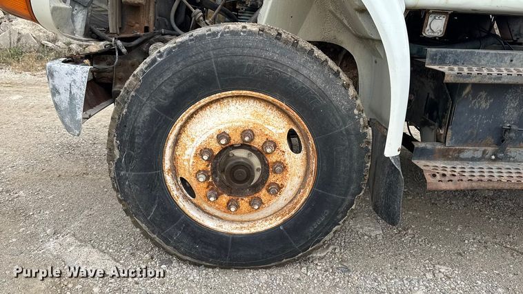 image for item EM2499 1992 International 8100 semi truck