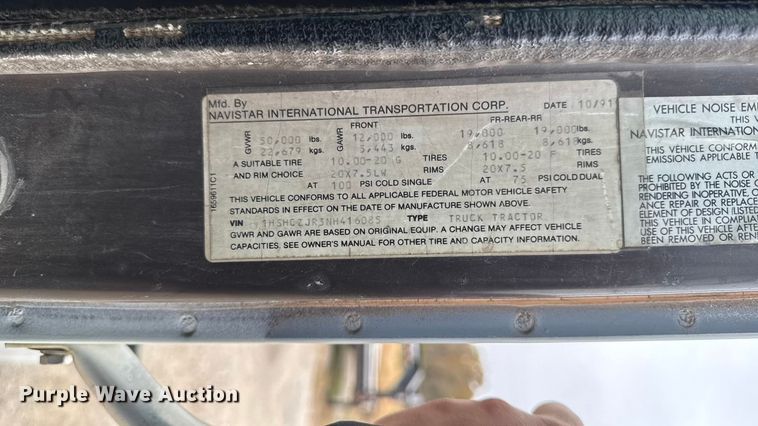 image for item EM2499 1992 International 8100 semi truck