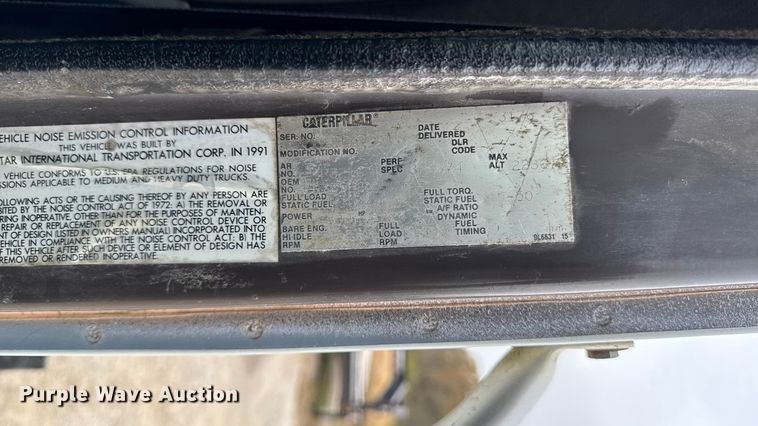 image for item EM2499 1992 International 8100 semi truck