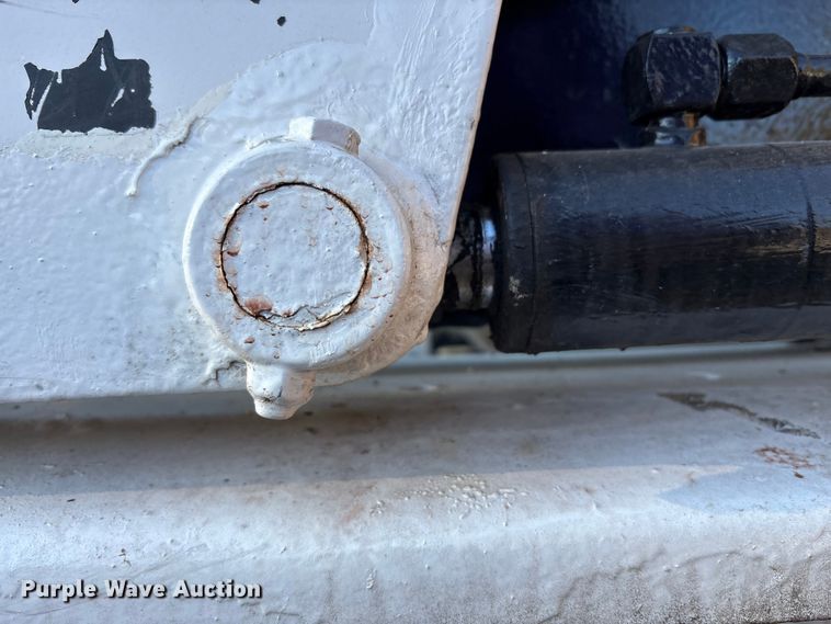 image for item EM6143 1997 Bobcat 753 skid steer loader