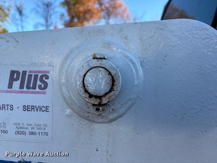 image for item EM6143 1997 Bobcat 753 skid steer loader