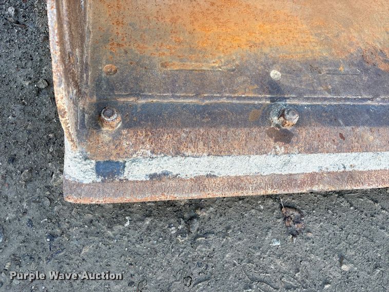 image for item EM6143 1997 Bobcat 753 skid steer loader