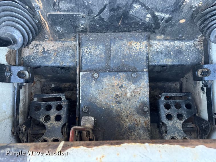 image for item EM6143 1997 Bobcat 753 skid steer loader