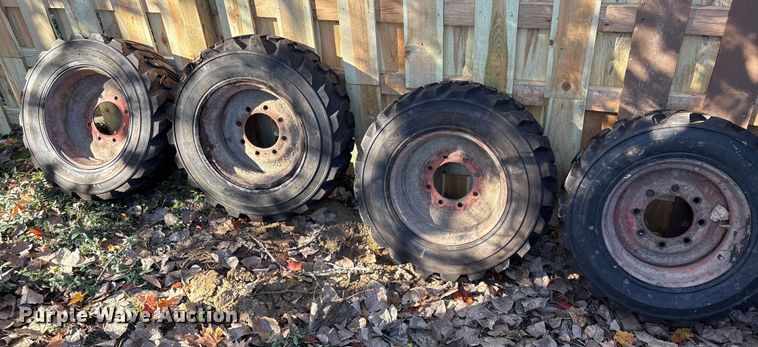 image for item EM6143 1997 Bobcat 753 skid steer loader