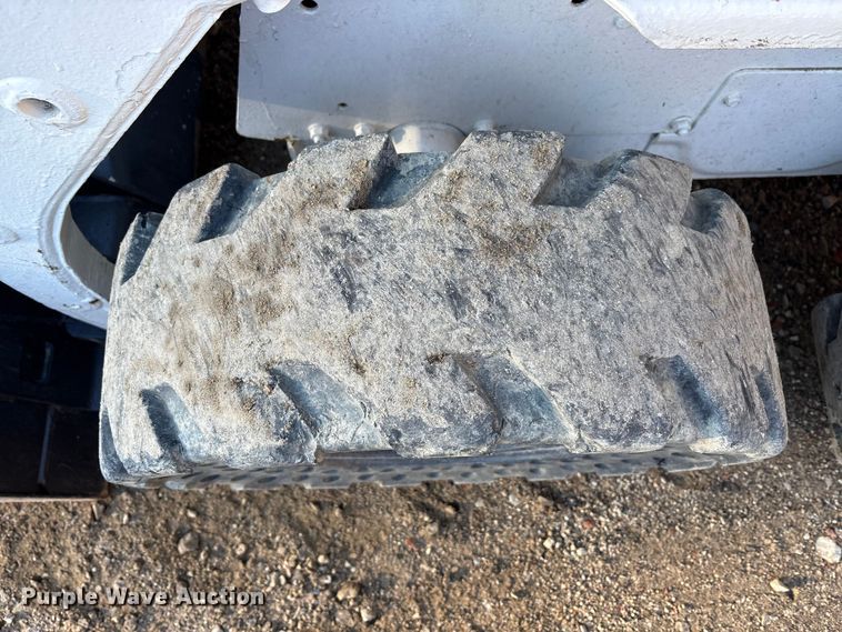 image for item EM6143 1997 Bobcat 753 skid steer loader
