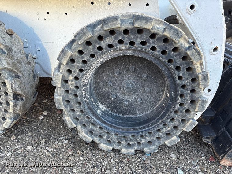 image for item EM6143 1997 Bobcat 753 skid steer loader