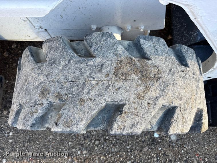 image for item EM6143 1997 Bobcat 753 skid steer loader