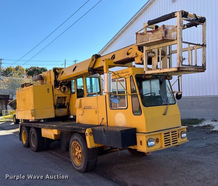 image for item EM6147 Gradall G3W wheeled excavator