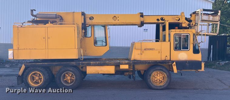 image for item EM6147 Gradall G3W wheeled excavator