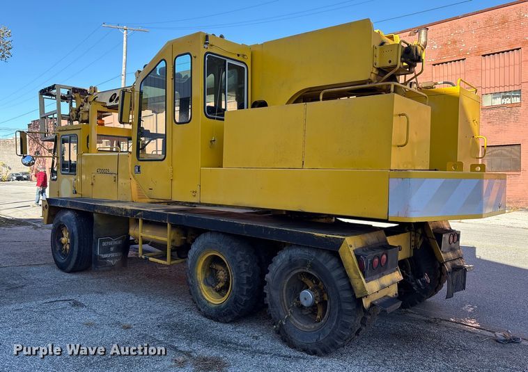 image for item EM6147 Gradall G3W wheeled excavator