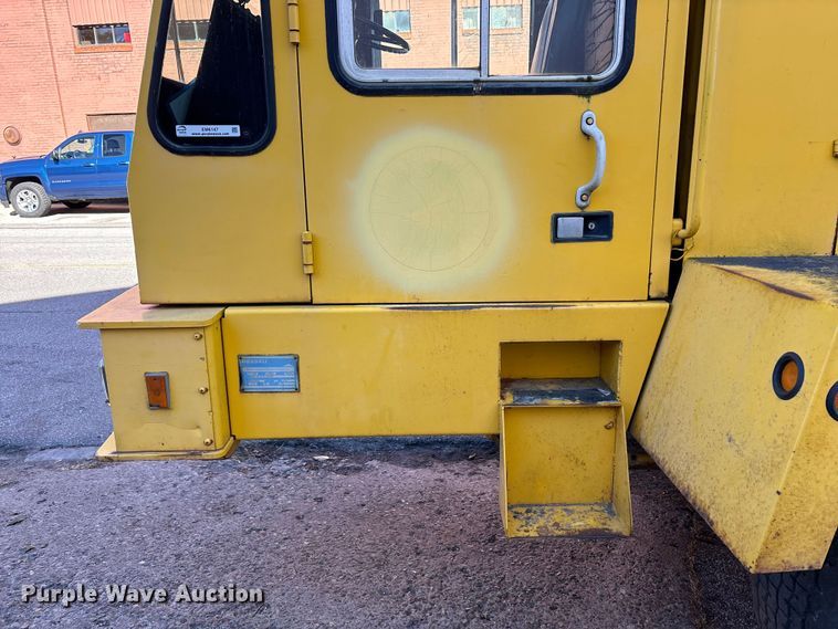 image for item EM6147 Gradall G3W wheeled excavator