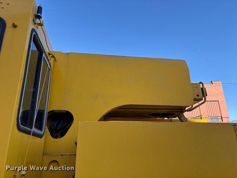 image for item EM6147 Gradall G3W wheeled excavator