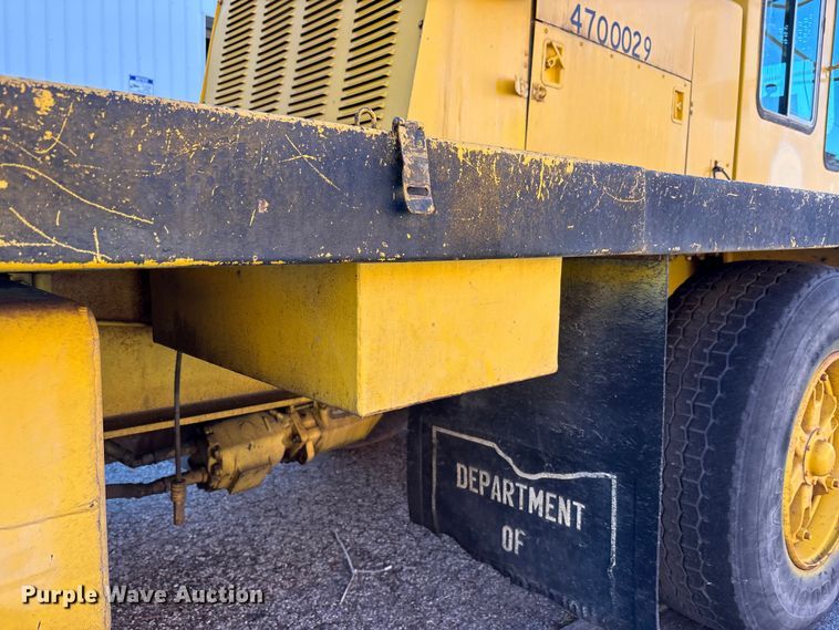 image for item EM6147 Gradall G3W wheeled excavator