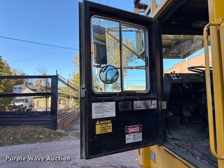 image for item EM6147 Gradall G3W wheeled excavator