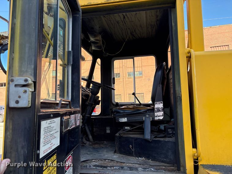 image for item EM6147 Gradall G3W wheeled excavator