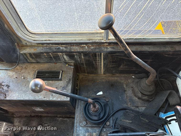 image for item EM6147 Gradall G3W wheeled excavator