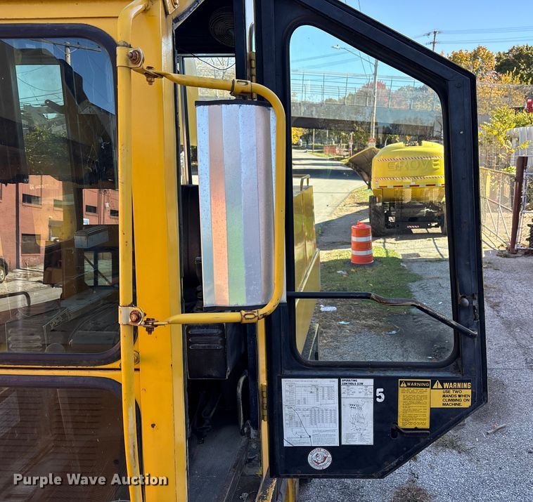 image for item EM6147 Gradall G3W wheeled excavator