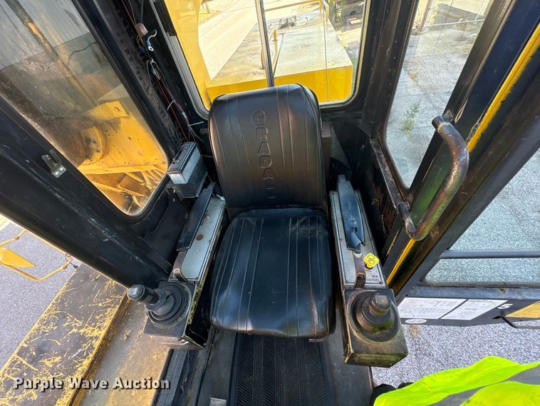 image for item EM6147 Gradall G3W wheeled excavator