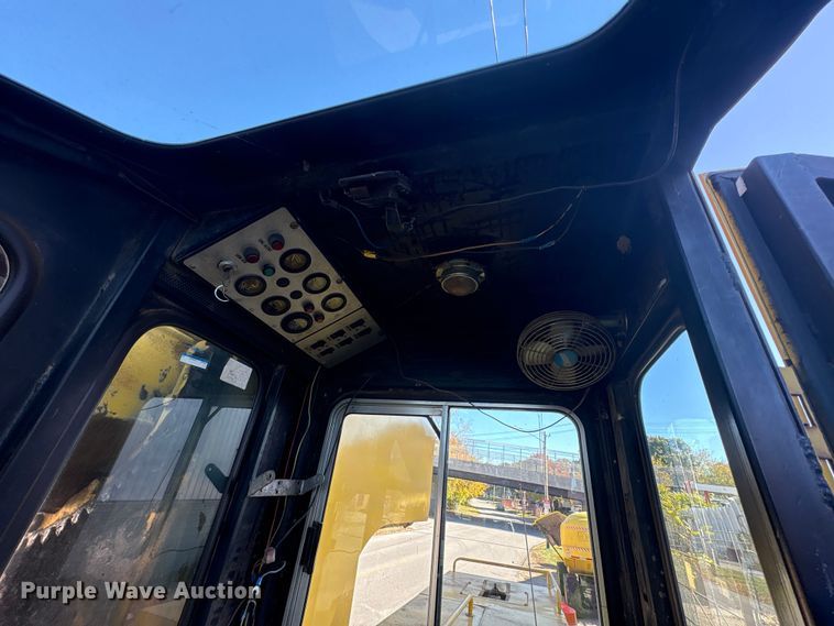 image for item EM6147 Gradall G3W wheeled excavator