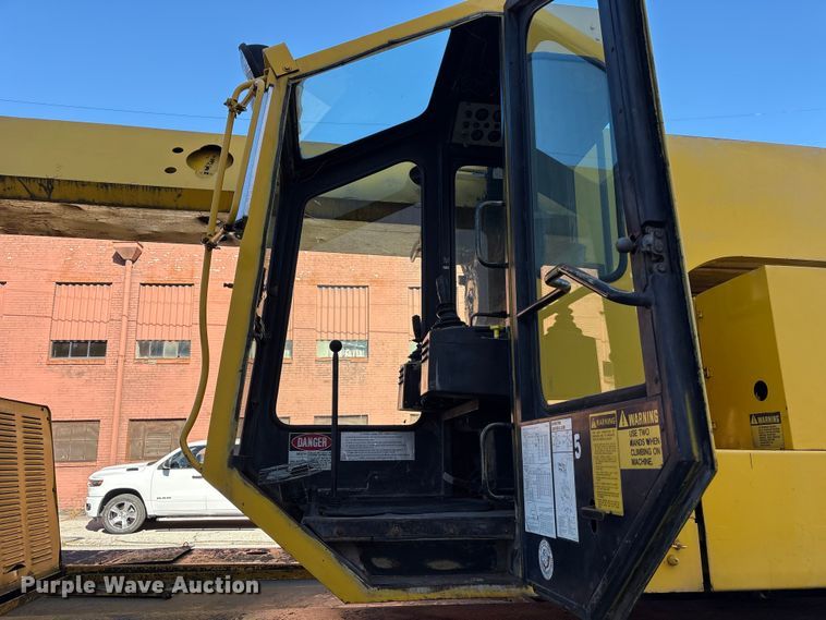 image for item EM6147 Gradall G3W wheeled excavator