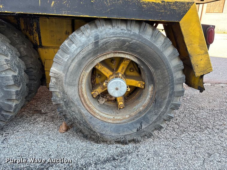 image for item EM6147 Gradall G3W wheeled excavator