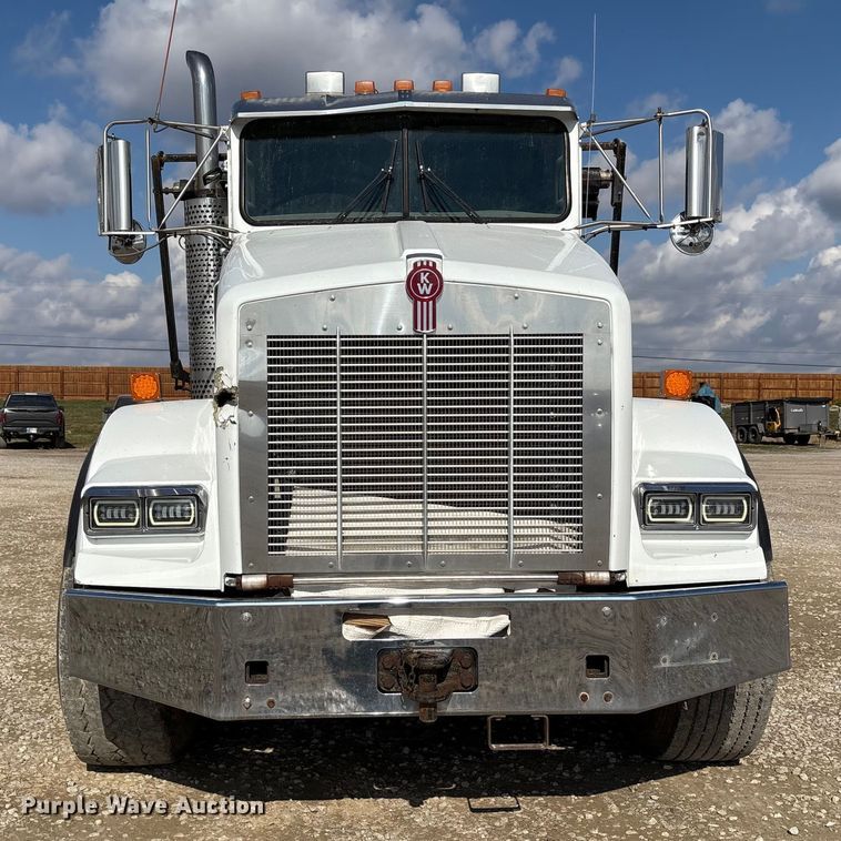 image for item EM6153 2006 Kenworth T800 roll-off container truck