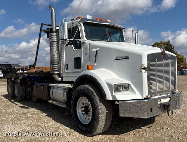 image for item EM6153 2006 Kenworth T800 roll-off container truck