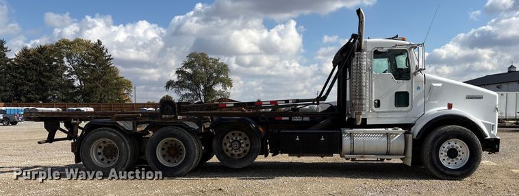image for item EM6153 2006 Kenworth T800 roll-off container truck