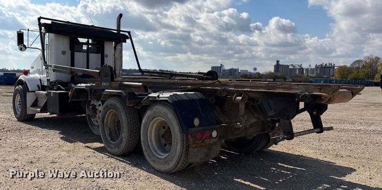 image for item EM6153 2006 Kenworth T800 roll-off container truck