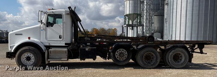 image for item EM6153 2006 Kenworth T800 roll-off container truck
