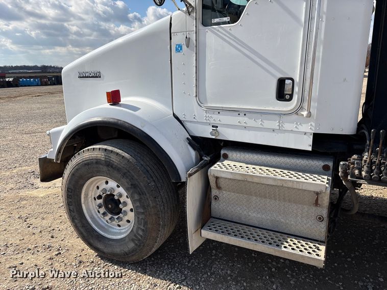 image for item EM6153 2006 Kenworth T800 roll-off container truck