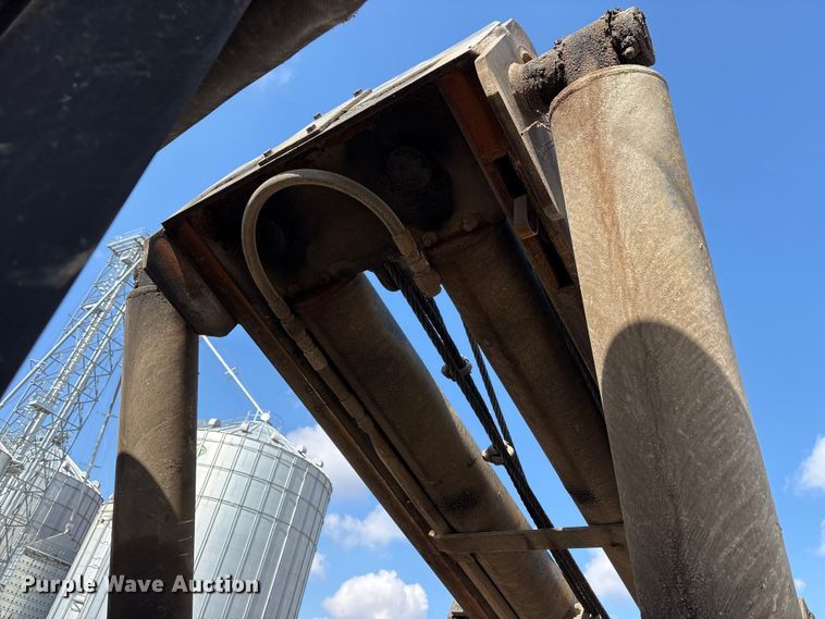 image for item EM6153 2006 Kenworth T800 roll-off container truck