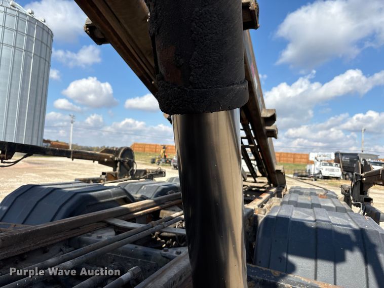 image for item EM6153 2006 Kenworth T800 roll-off container truck