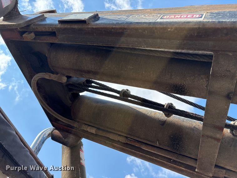 image for item EM6153 2006 Kenworth T800 roll-off container truck